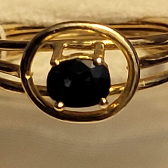 9K Gold Ring with gemstone - Picture 14 of 15